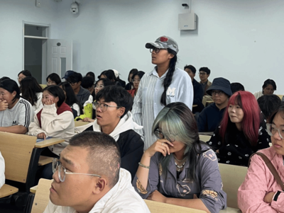 藝術設計系舉辦“民族團結一家親 同心共筑中國夢”主題演講活動